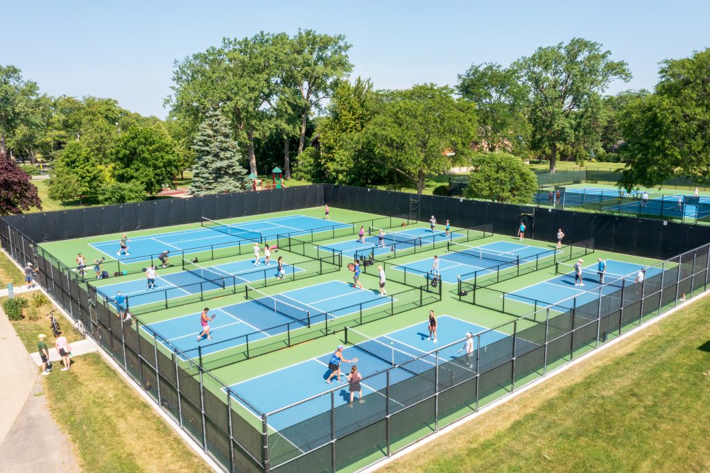 A crowded pickleball court in Wilmette, IL